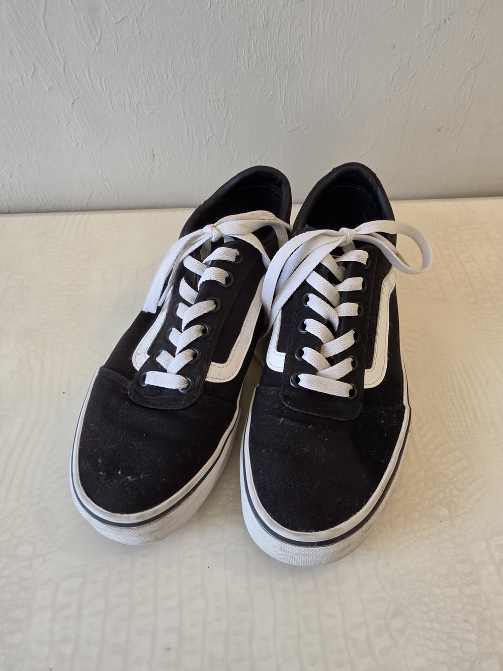 Vans Women's Black and White Low-Top Skate Sneakers